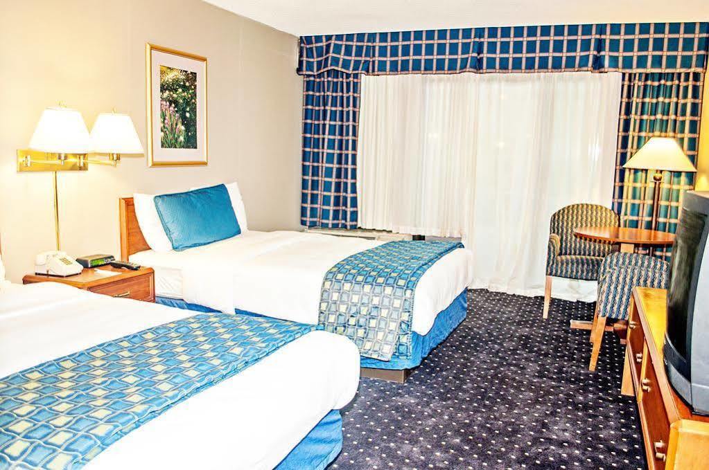 Fern Valley Hotel And Conference Center Louisville Bagian luar foto