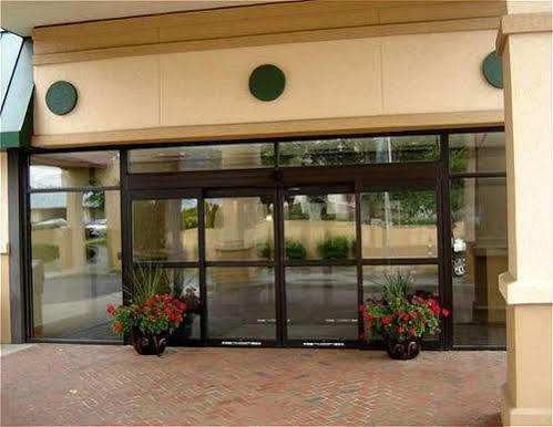 Fern Valley Hotel And Conference Center Louisville Bagian luar foto