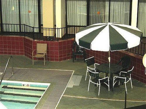 Fern Valley Hotel And Conference Center Louisville Bagian luar foto